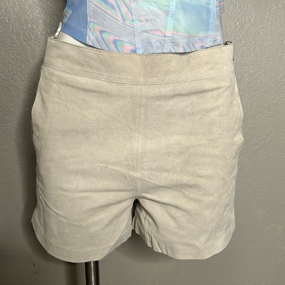 Willow & clay Women's Cream Shorts size Medium